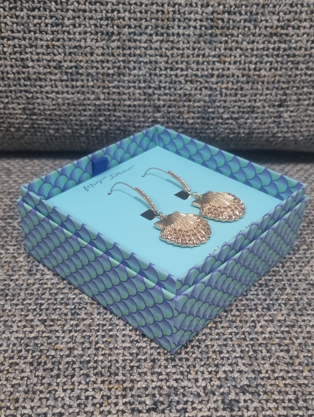 BETSEY JOHNSON Mermaid Jewels Seashell Drop Earrings - Picture 7 of 12